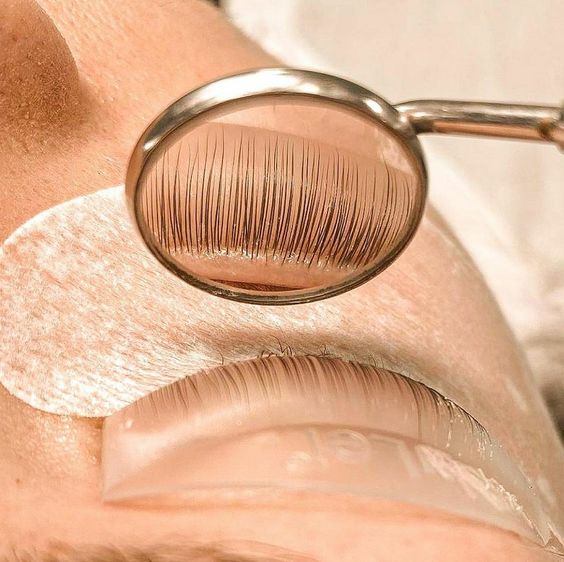 Yonna-Beauty-Artist-fine-line-tattoage